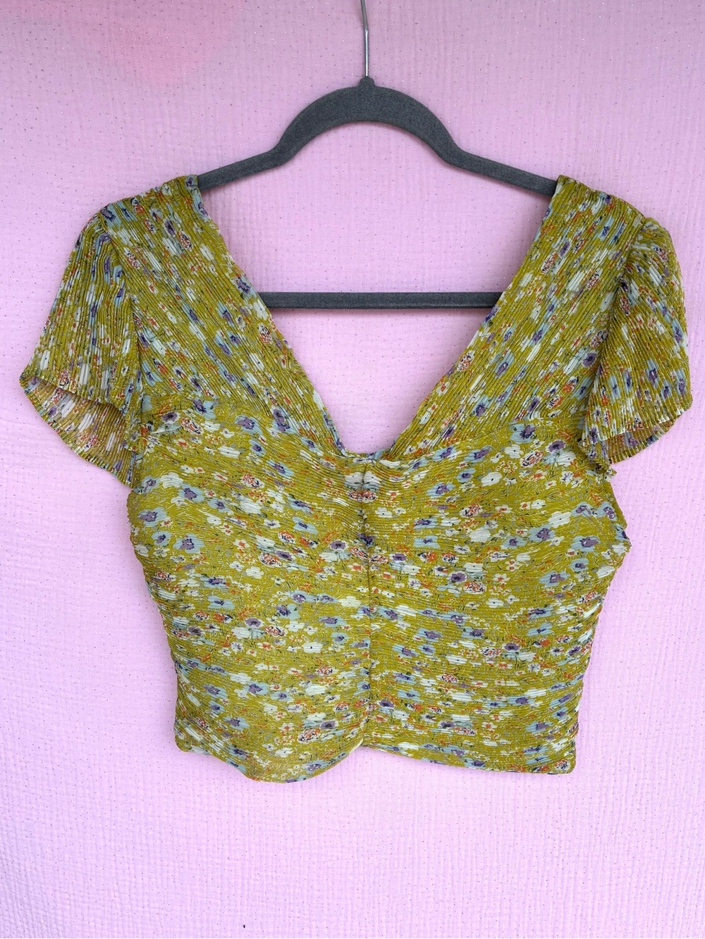 ASTR The Label Floral Plisse V-Neck Smocked Crop Top Size Medium